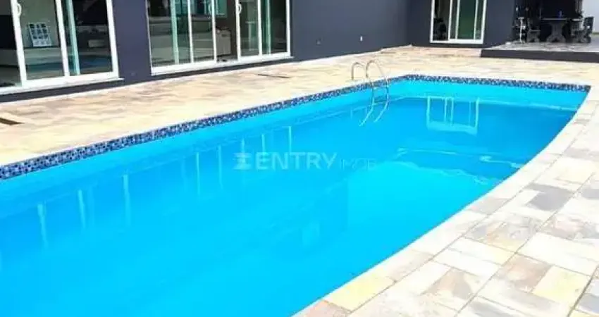 Excelente casa térrea à venda em Condomínio Fechado com 4 dorm. sendo 2 suítes no Medeiros, Jundiaí
