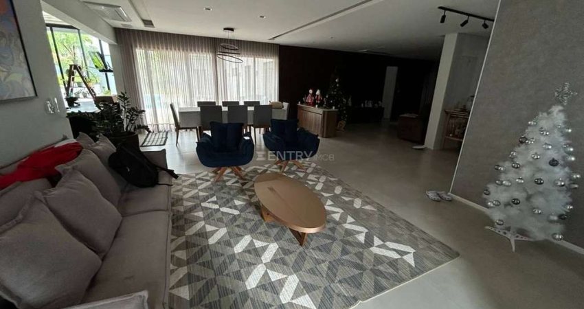 CASA TÉRREA COM 400M2 EM CONDOMÍNIO, 4 DORMITÓRIOS, 4 BANHEIROS, CLOSET, PISCINA. LOCALIZADA NO BAIRRO MEDEIROS, JUNDIAÍ-SP