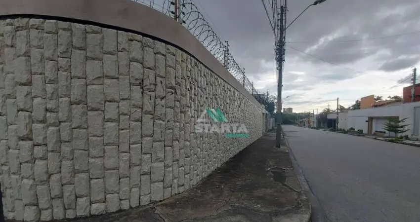 Casa com duas frentes para fins comerciais