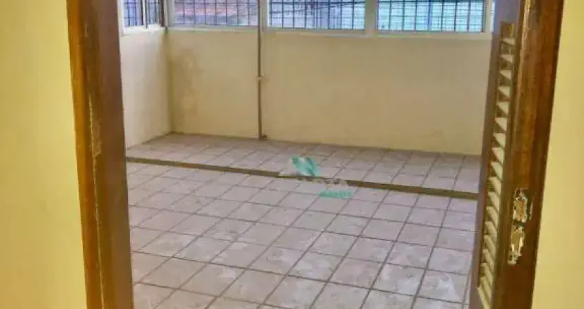2 casas  bem localizada no Vila União - próximo a Luciano Carneiro e Montese - estação de metrô