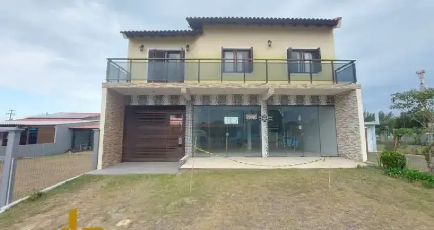 Casa 3 Dormitórios à venda no Bairro Nova Tramandaí com 180 m² de área privativa - 1 vaga de garagem