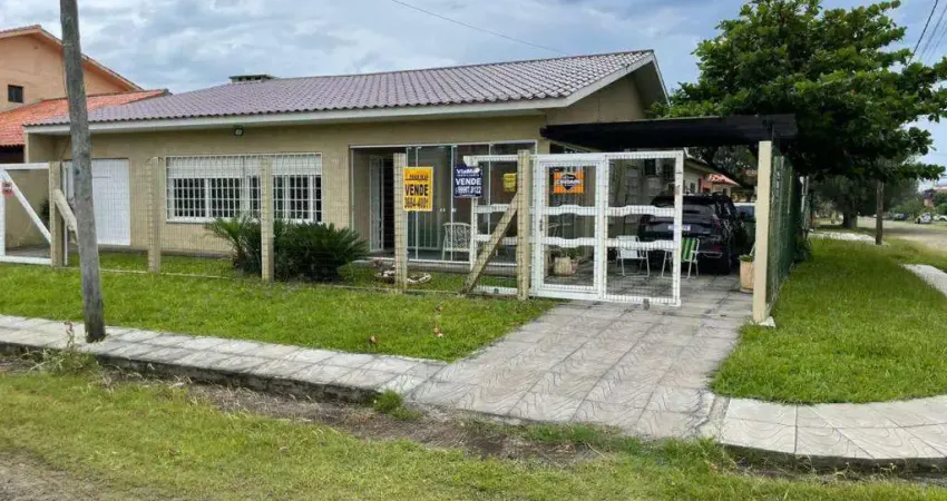 Casa 3 Dormitórios à venda no Bairro Barra com 136 m² de área privativa - 1 vaga de garagem
