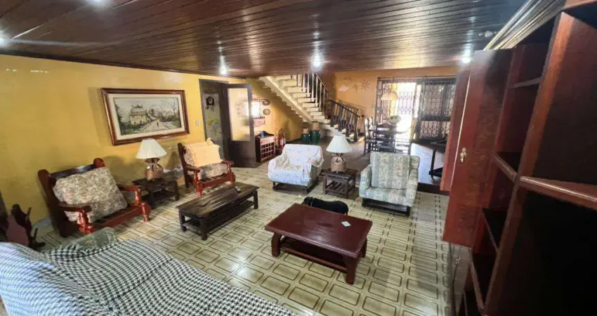 Casa 5 Dormitórios à venda no Bairro Centro com 280 m² de área privativa - 2 vagas de garagem