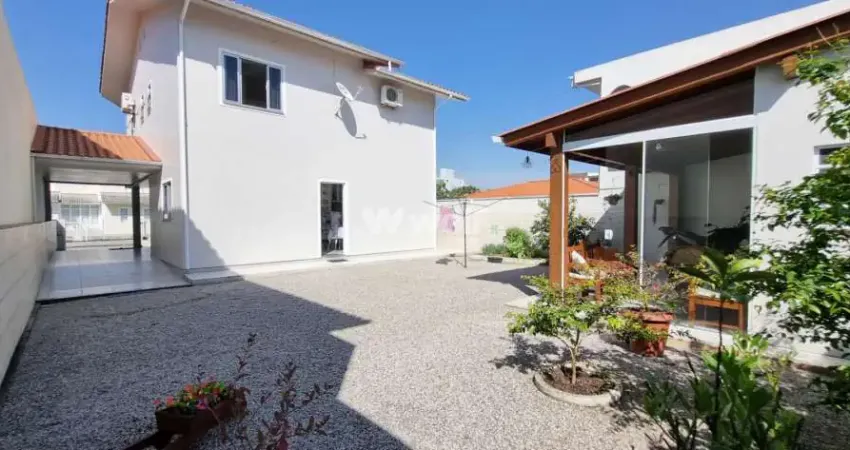 Casa com 3 quartos à venda na Rua Graciliano Carlos de Quadros, 64, Centro, Palhoça