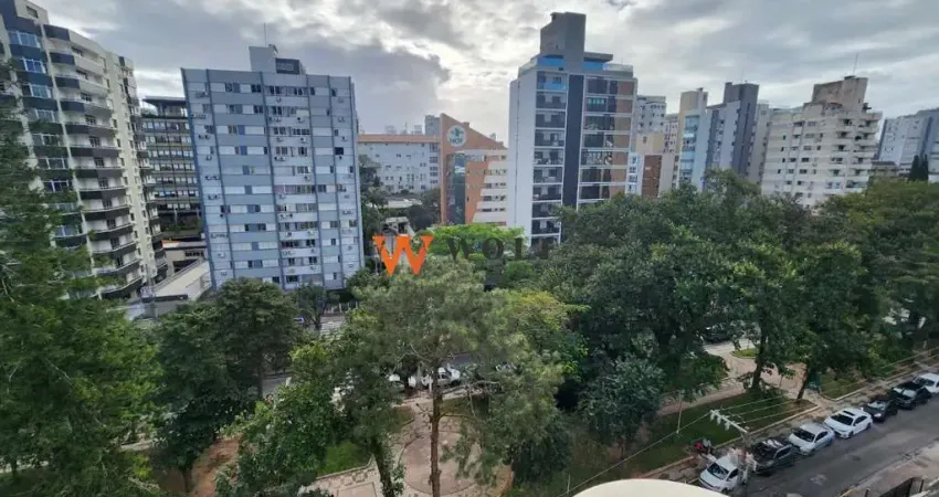 Apartamento com 3 quartos para alugar na Praça Olívio Amorim, 112, Centro, Florianópolis