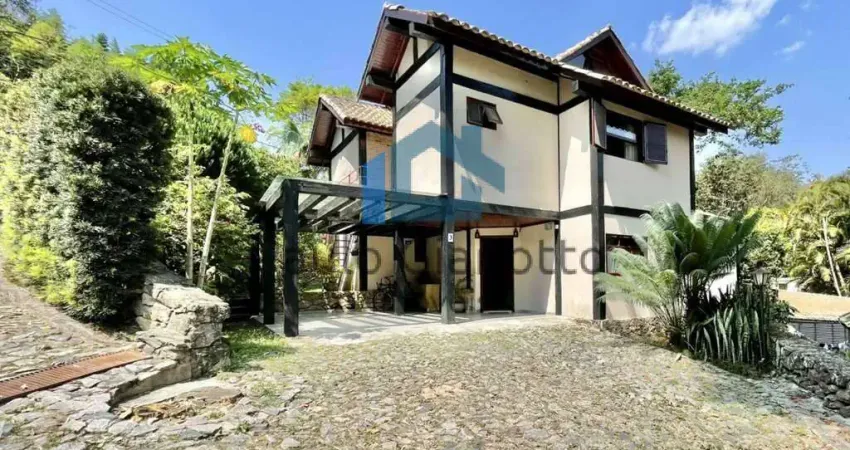 Casa em condomínio fechado com 3 quartos à venda na Rua Três Rios, 4, Chácara Santa Lúcia, Carapicuíba