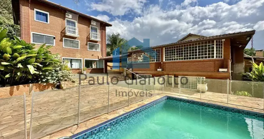 Casa espetacular com 5 suítes, gourmet, piscina e hóspedes!