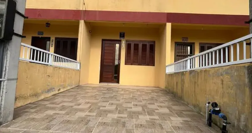 Sobrado à Venda — Localização Privilegiada no Centro de Cidreira!