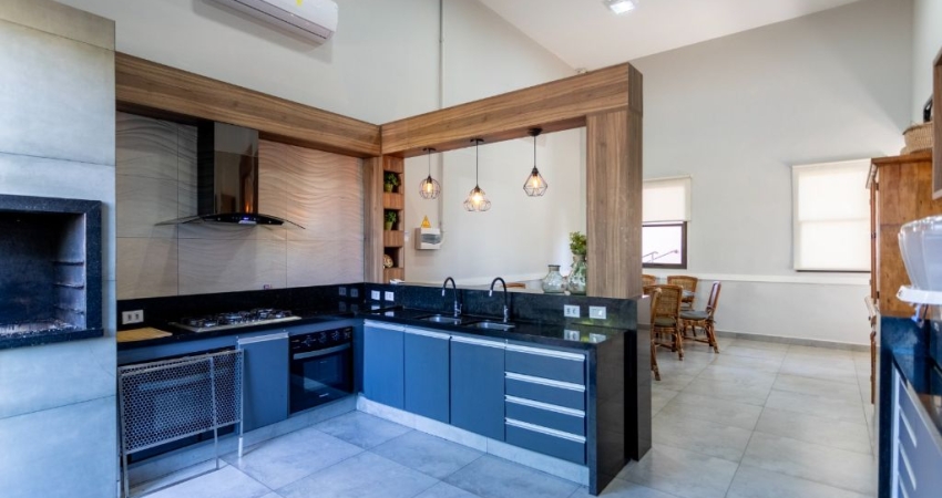 Casa Residencial Fechado Completa - planejados, churrasqueira, box, ilumuminação, nada a fazer