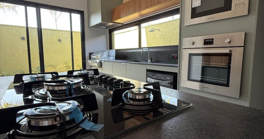Casa térrea de Alto Padrão à venda no Condomínio - Lote de Esquina Privilegiado*   Valor: R$ 1.400.000,00