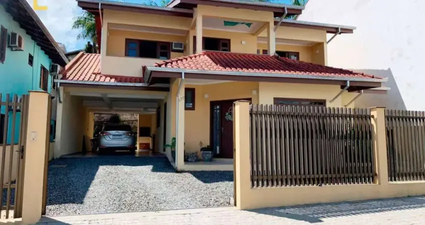 Casa com 4 quartos à venda no Boa Vista, Joinville 