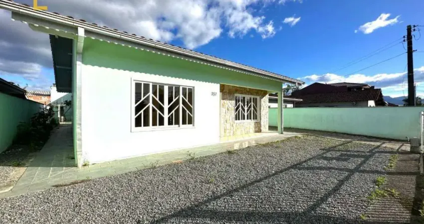 Casa à venda na Vila Nova em Joinville, por 611 mil