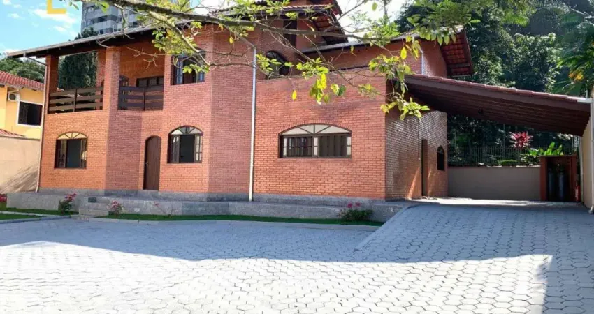 Casa com 5 dormitórios à venda, 285 m² por R$ 1.290.000,00 - Anita Garibaldi - Joinville/SC