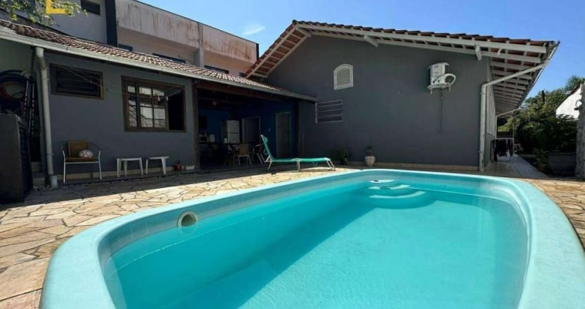 Casa com 4 dormitórios à venda, 188 m² por R$ 890.000,00 - Santo Antônio - Joinville/SC
