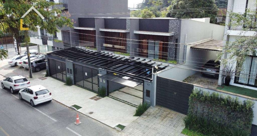 Casa com 3 dormitórios à venda, 186 m² por R$ 940.000,00 - Costa e Silva - Joinville/SC