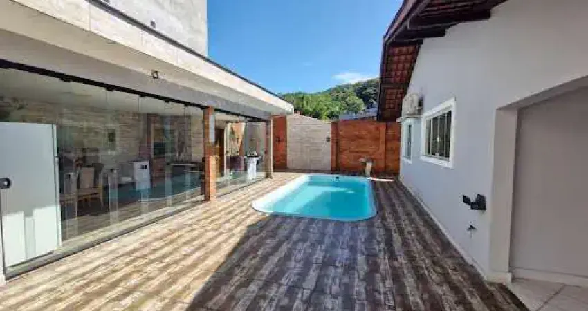 Casa plana, com 2 dormitórios à venda, 143 m² por r$ 650.000 - guanabara - joinville/sc