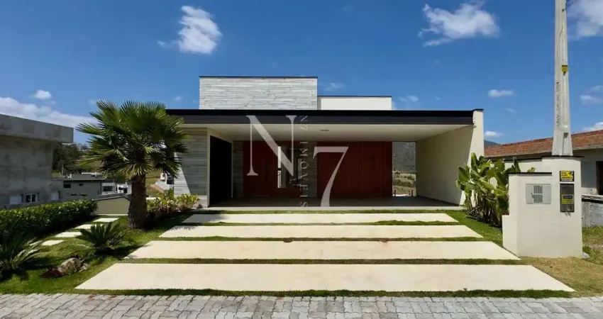 Casa em condomínio dentro da cidade, 3 suítes, piscina com borda infinita.