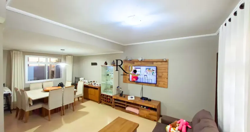 Sobrado à venda no bairro xaxim 02 suítes e varanda em condomínio