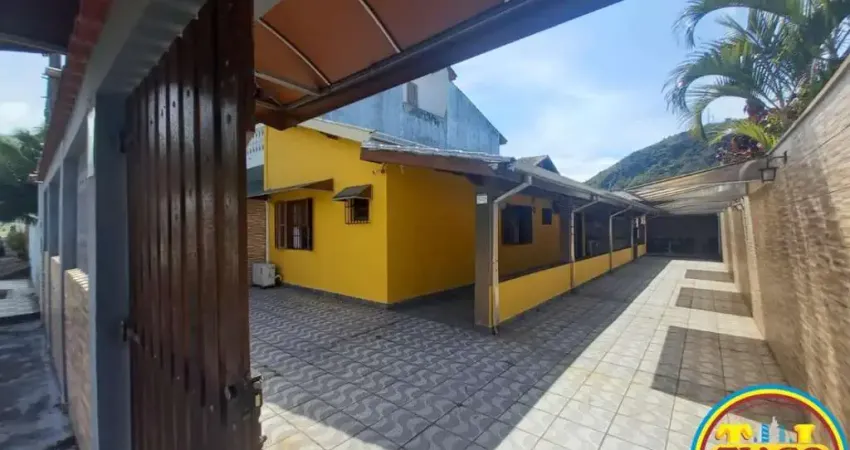 Casa para Venda em Caraguatatuba, Sumaré, 2 dormitórios, 1 suíte, 2 banheiros, 3 vagas