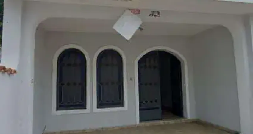Sobrado para Venda em Caraguatatuba, Centro, 2 dormitórios, 2 banheiros, 1 vaga