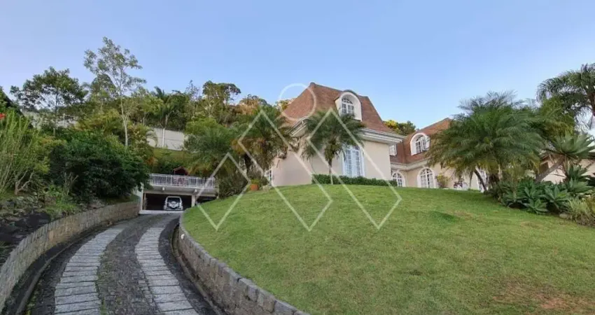 Condomínio Vila Rica, sobrado (alto padrão) com 7 quartos (5 suítes), área útil de 516m² e mobiliado