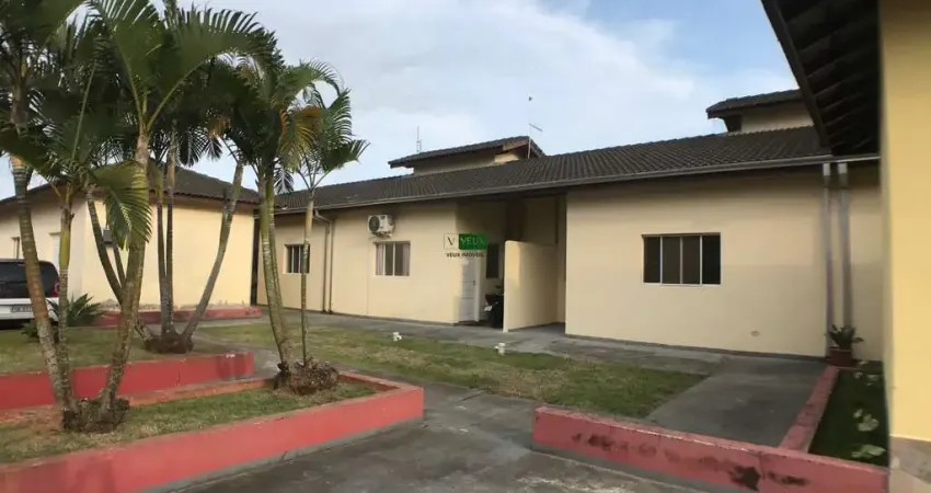 Casa a venda em condomínio bairro golfinho em Caraguatatuba