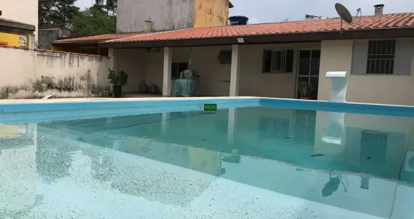 Compre casa com 2 suítes, edícula, varanda gourmet, área verde e piscina no jardim gaivotas em Caraguatatuba Sp