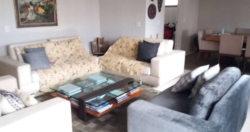 VENDE-SE APARTAMENTO COM 212,5 m² DE ÁREA ÚTIL EM MOEMA