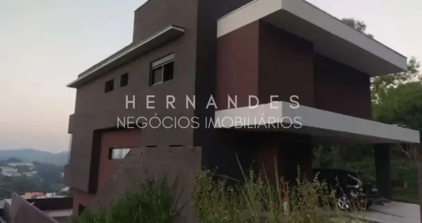 Casa à em condomínio com 3 suítes aceita permuta - Santana de Parnaíba