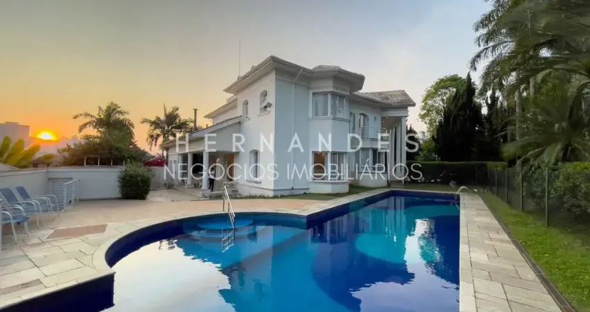 Casa de luxo em condomínio exclusivo em Alphaville, Barueri-SP: 5 quartos, 5 suítes, 3 salas, 2 vagas, 843m². Venda ou locação!