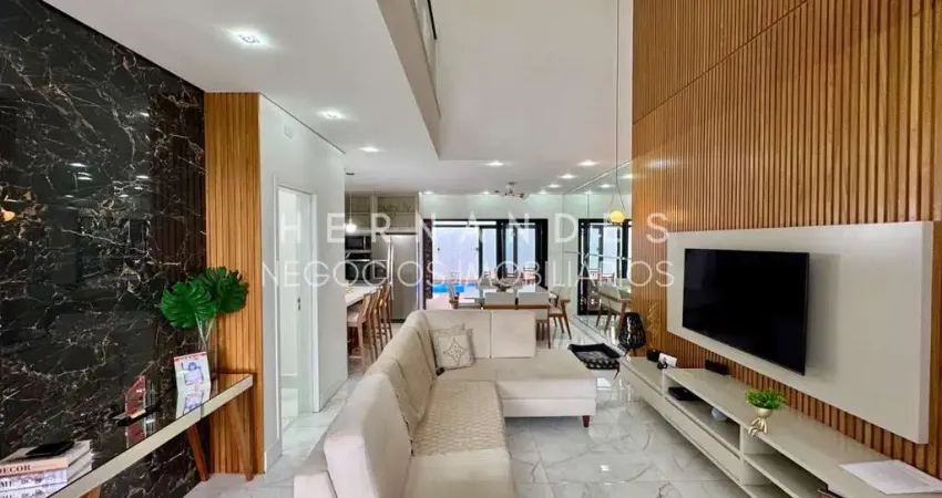 Casa em Condomínio de Luxo com 3 Suítes em Santana de Parnaíba-SP, Bairro Suru: 3 Quartos, 3 Salas, 4 Banheiros, 2 Vagas, 198m².