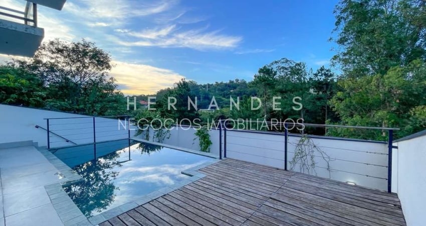 Imperdível! Casa em condomínio à venda em Santana de Parnaíba-SP, bairro Suru: 3 quartos, 1 suíte, 2 salas, 3 banheiros, 6 vagas, 218m².