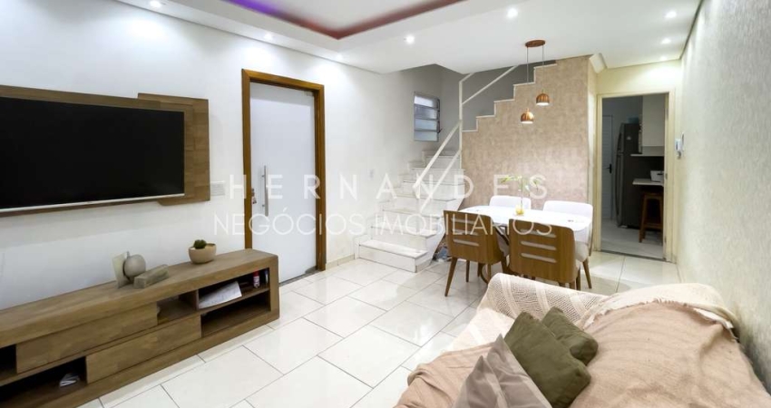 Casa em Condomínio à Venda em Barueri-SP: 2 Quartos, 2 Salas, 2 Banheiros, 2 Vagas de Garagem, 120m² no Sítio das Paineiras/California!