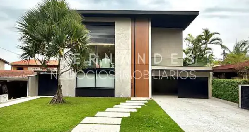 Imponente residência de alto padrão à venda em Alphaville, Barueri-SP: 4 quartos, 4 suítes, 3 salas, 7 banheiros, 2 vagas, 500m².