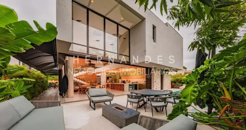 Casa de alto padrão em Alphaville: 4 suítes, 3 salas, piscina e muito mais!