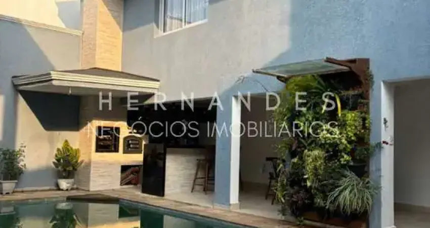 Luxuosa mansão de 5 quartos e 5 suítes à venda em Santana de Parnaíba-SP, Jardim São Luís: 650m², 7 banheiros, 6 vagas.