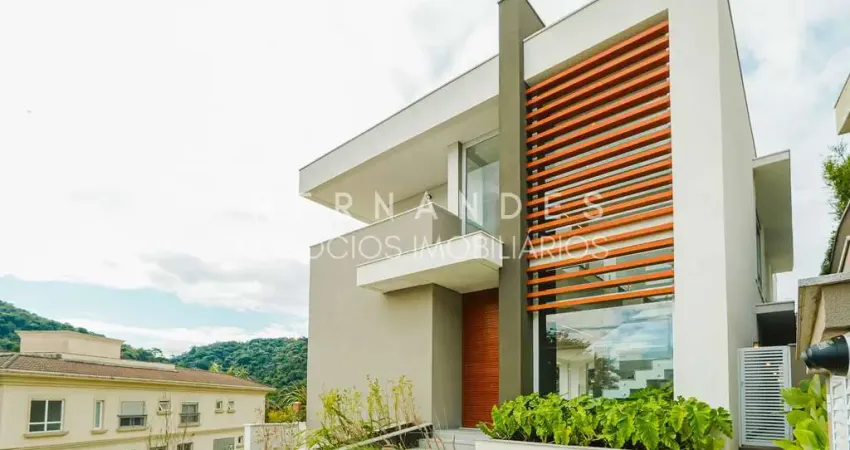 Casa de alto padrão em alphaville: 4 suítes, 3 salas e 625m² de área privativa.