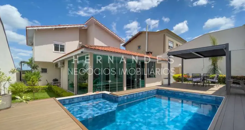 Maravilhosa Casa em Condomínio à Venda em Santana de Parnaíba-SP, Bairro Tarumã 3 Quartos, 3 Suítes, 5 Banheiros, 4 Vagas, 271m².