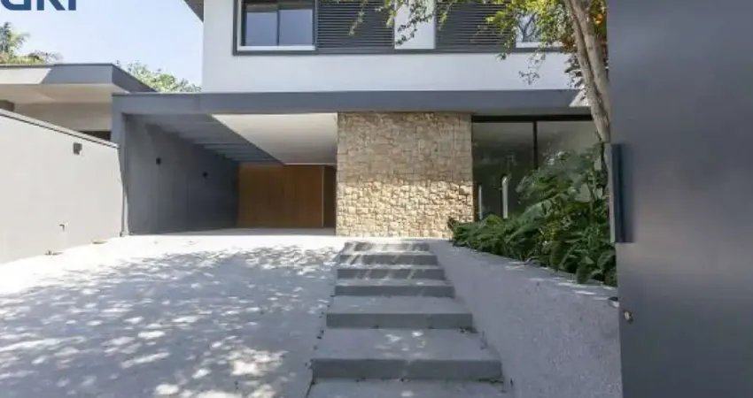 Maravilhoso Sobrado de 544m² no Alto de Pinheiros, em São Paulo!