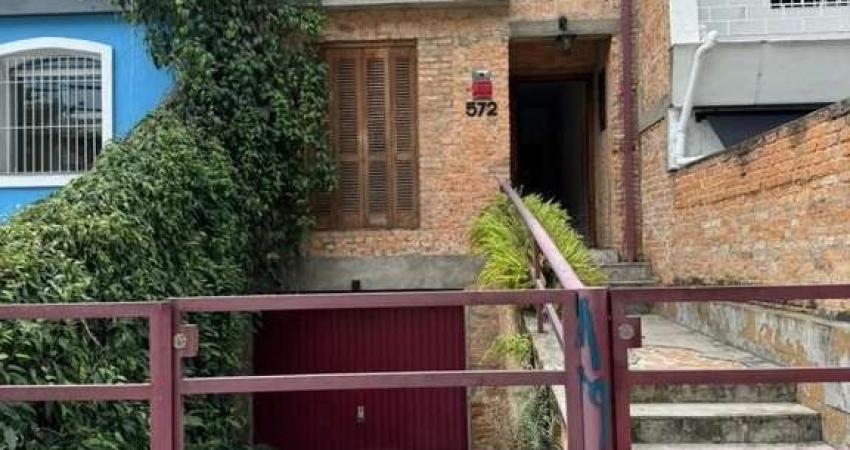 CASA COMERCIAL COM 200 METROS QUADRADOS UMA VAGA DE GARAGEM PROXIMO AO METRO FRADIQUE COUTINHO