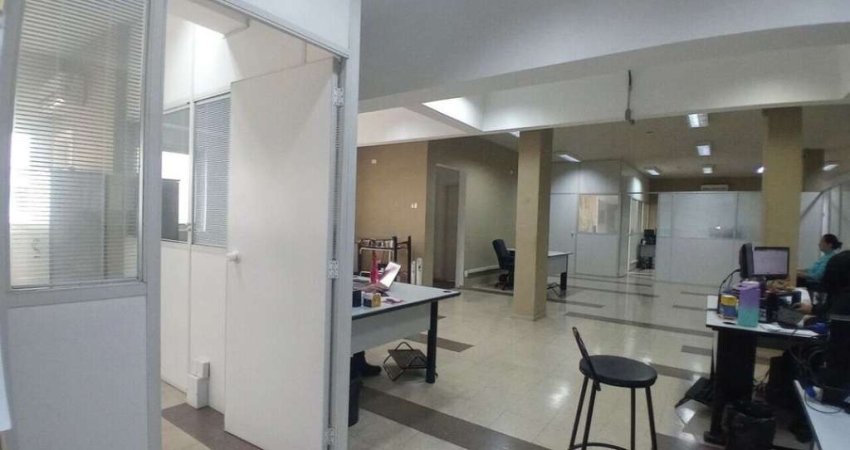 Prédio comercial com 1780m2, com 18 vagas - Próximo ao Metrô