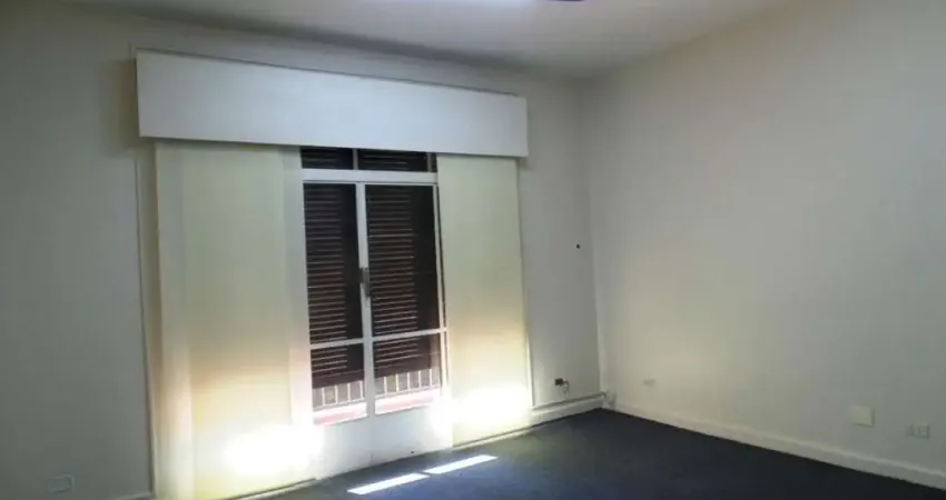Sala comercial com 3 salas para alugar na Rua Carlos Comenale, 281, Bela Vista, São Paulo