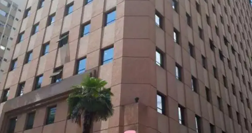 Sala comercial com 32,35 m², 01 vaga,01 copa ,01 banheiro, prédio com estacionamento rotativo