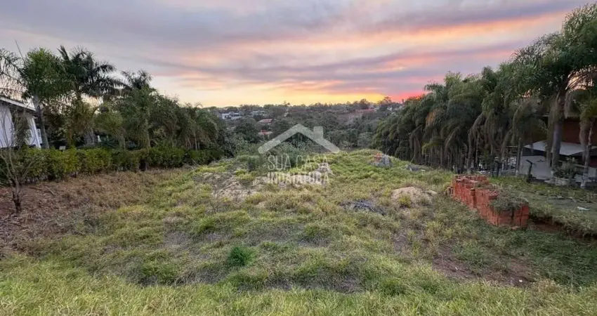 Terreno de 2.500m² com fundo para o lago no mosteiro de itaici