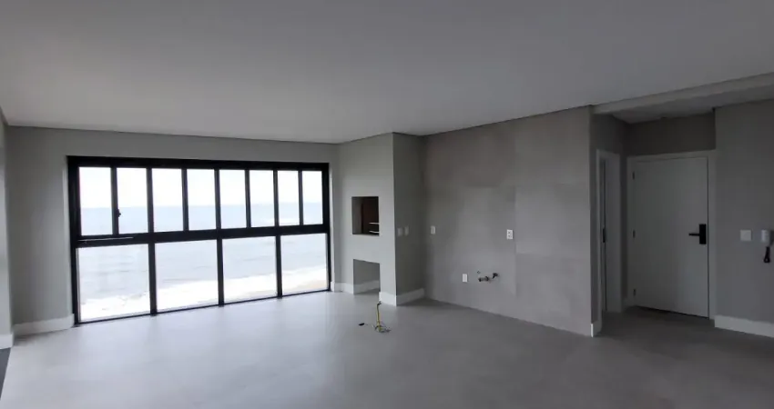 Frente mar de verdade, lindo, com três suítes, duas vagas e ótima área de lazer