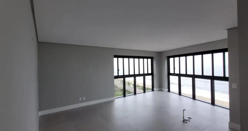 Frente mar de verdade, lindo, com três suítes, duas vagas e ótima área de lazer