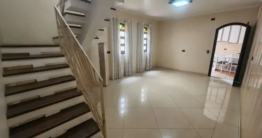 Sobrado com 3 Quartos e 4 banheiros à Venda, 200 m² | Jd Textil