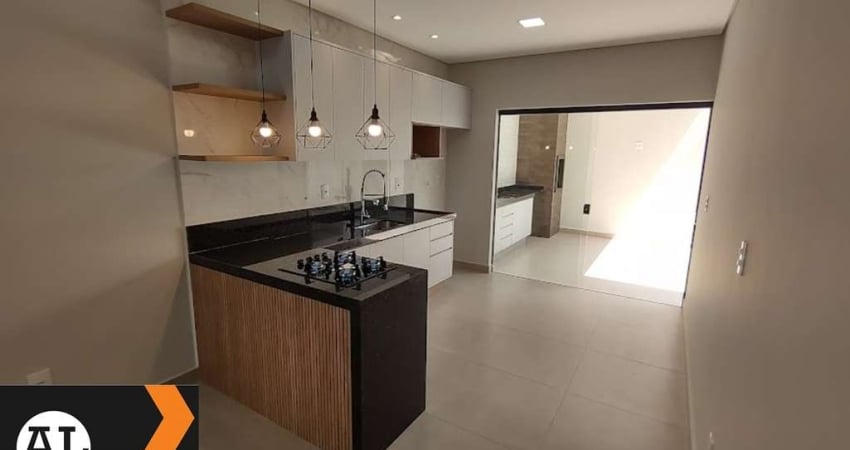 Casa à venda no Condomínio Villaggio Ipanema   Área terreno 154m2 7mx22m Área construída 114 m2 3 quartos sendo 1 suíte