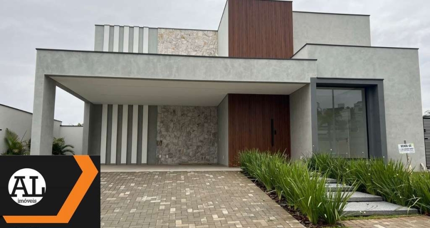 Casa à venda no condomínio Alphaville Esplanada 4 com uma bela piscina com borda infinita.