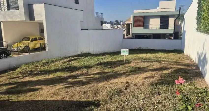 Ótimo terreno á venda no condomínio Campos do Conde com 250 m2 de área sendo 10x25, há 4km da Rodovia Castelo Branco e perto de comércio em geral.